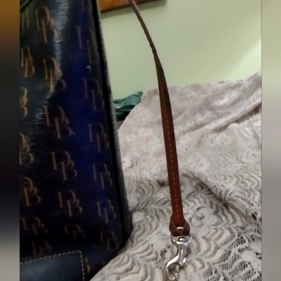 Dooney and Bourke shoulder leather bag - Picture 8 of 16